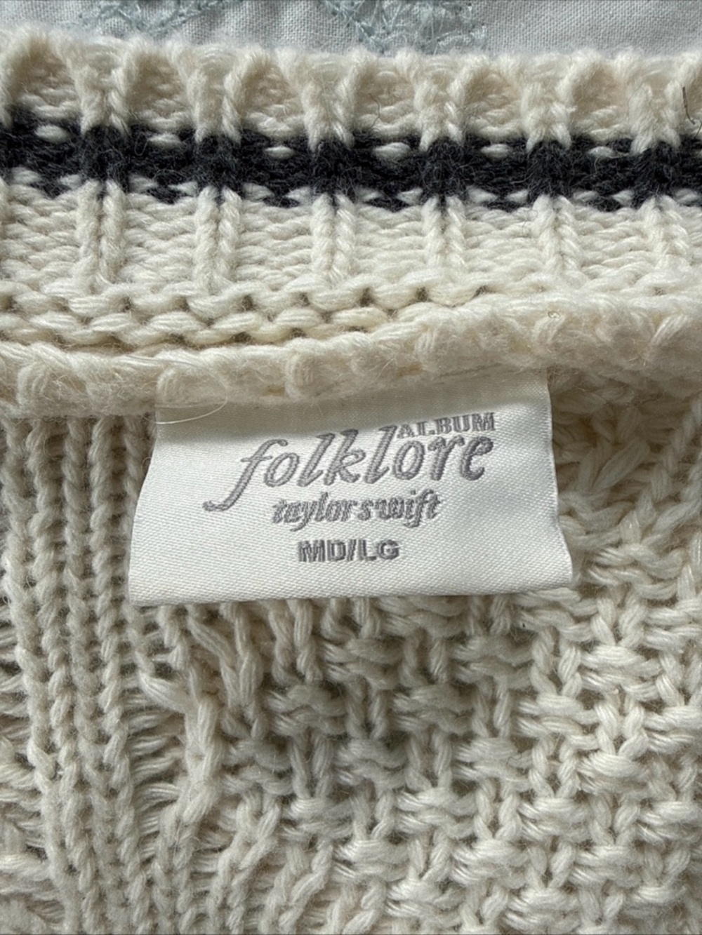 Taylor Swift Folklore Cardigan Size M/L - Picture 4 of 4